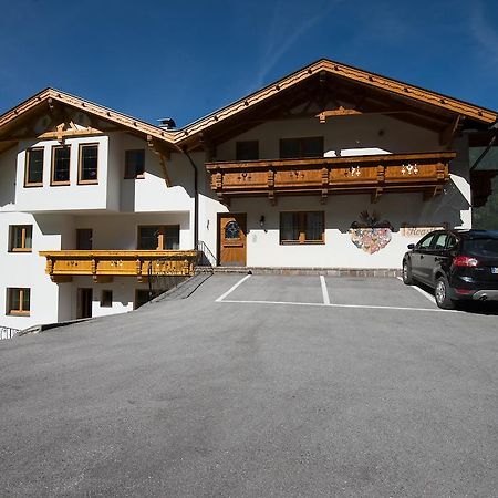 Appartementhaus Pinnisblick Neustift im Stubaital Eksteriør billede