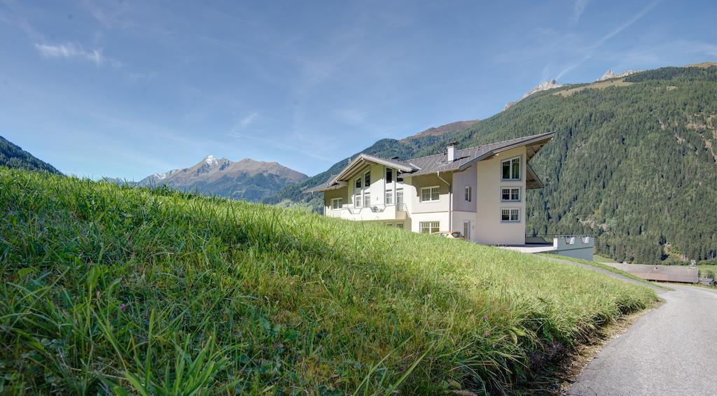Appartementhaus Pinnisblick Neustift im Stubaital Eksteriør billede
